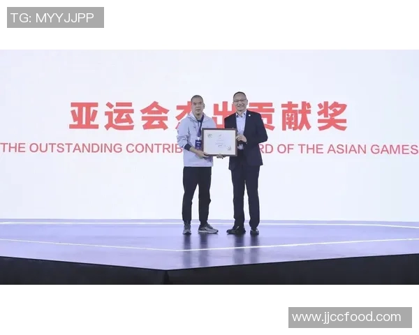 关震：探索他在现代科技与人文交融中的独特贡献与影响